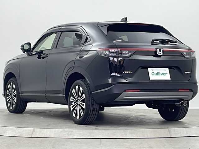 ホンダ ヴェゼル ハイブリッド e:HEV X 大阪府 2023(令5)年 3.5万km クリスタルブラックパール 純正９インチワイドディスプレイオーディオ/【BT/フルセグTV/ナビ/USB]/バックカメラ/ワイヤレス充電器/ETC2.0/ドライブレコーダー前後　DRH-224SD/衝突被害軽減システム/レーンキープアシスト/コーナーセンサー前後/クルーズコントロール追跡/オートライト/パドルシフト/BRAKEHOLD/純正17インチアルミホイール/純正フロアマット/スペアキー