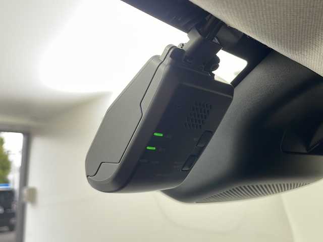 ホンダ ヴェゼル ハイブリッド e:HEV X 大阪府 2023(令5)年 3.5万km クリスタルブラックパール 純正９インチワイドディスプレイオーディオ/【BT/フルセグTV/ナビ/USB]/バックカメラ/ワイヤレス充電器/ETC2.0/ドライブレコーダー前後　DRH-224SD/衝突被害軽減システム/レーンキープアシスト/コーナーセンサー前後/クルーズコントロール追跡/オートライト/パドルシフト/BRAKEHOLD/純正17インチアルミホイール/純正フロアマット/スペアキー