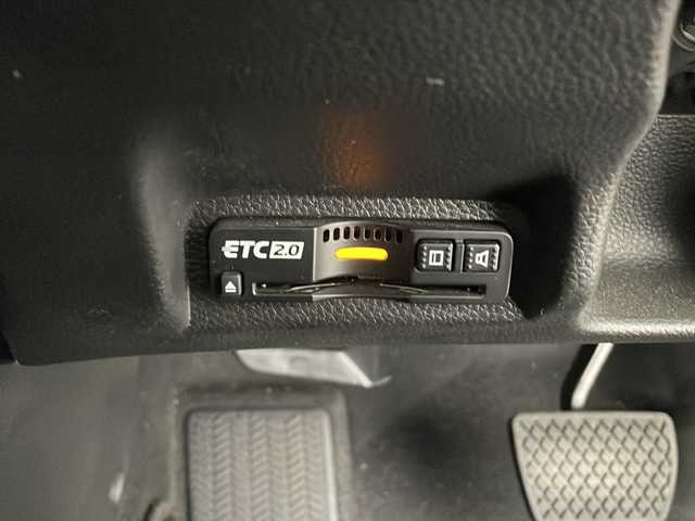 ホンダ ヴェゼル ハイブリッド e:HEV X 大阪府 2023(令5)年 3.5万km クリスタルブラックパール 純正９インチワイドディスプレイオーディオ/【BT/フルセグTV/ナビ/USB]/バックカメラ/ワイヤレス充電器/ETC2.0/ドライブレコーダー前後　DRH-224SD/衝突被害軽減システム/レーンキープアシスト/コーナーセンサー前後/クルーズコントロール追跡/オートライト/パドルシフト/BRAKEHOLD/純正17インチアルミホイール/純正フロアマット/スペアキー