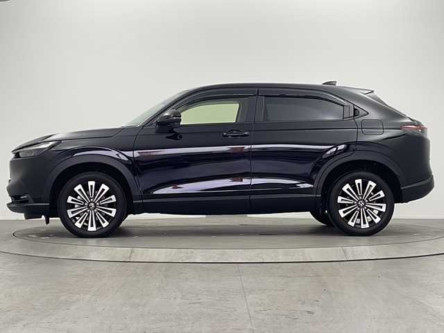 ホンダ ヴェゼル ハイブリッド e:HEV X 大阪府 2023(令5)年 3.5万km クリスタルブラックパール 純正９インチワイドディスプレイオーディオ/【BT/フルセグTV/ナビ/USB]/バックカメラ/ワイヤレス充電器/ETC2.0/ドライブレコーダー前後　DRH-224SD/衝突被害軽減システム/レーンキープアシスト/コーナーセンサー前後/クルーズコントロール追跡/オートライト/パドルシフト/BRAKEHOLD/純正17インチアルミホイール/純正フロアマット/スペアキー