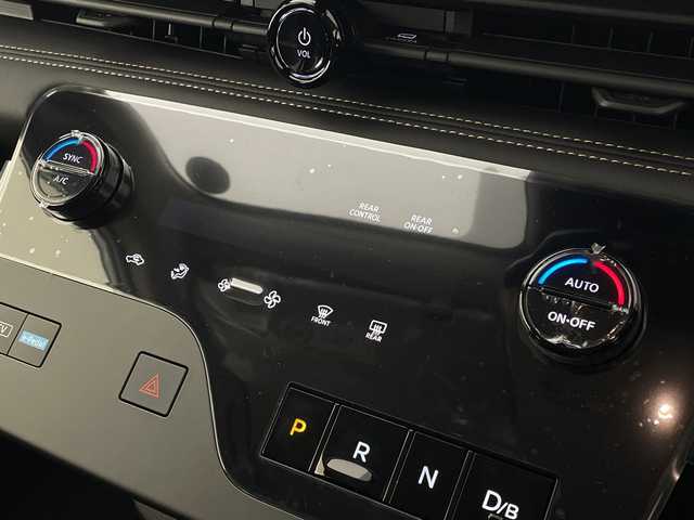 日産 セレナ e－パワー ハイウェイスター V 群馬県 2025(令7)年 0.1千km プリズムホワイト 登録済未使用車　純正１１型後席モニター　純正１２．３型ナビ　全周囲カメラ　フルセグＴＶ　デジタルインナーミラー　ワイヤレス充電器　プロパイロット　両側電動スライドドア　ＢＳＭ　ＬＥＤヘッドライト　禁煙