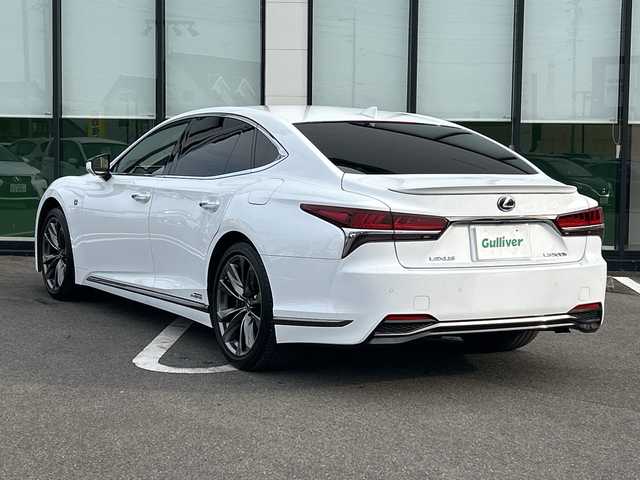 レクサス ＬＳ 500h Fスポーツ 岐阜県 2017(平29)年 3万km ホワイトノーヴァガラスフレーク 登録時走行距離29525km/サンルーフ/純正ディスプレイオーディオ/全方位カメラ/ＥＴＣ２．０/禁煙車/クルーズコントロール/レーンキープアシスト/コーナーセンサー/バックカメラ/ドライブレコーダー/ハーフレザーシート/シートヒーター/エアシート/ステアリングヒーター/純正アルミホイール/純正フロアマット/LEDヘッドライト/オートライト/オートマチックハイビーム/電動リアゲート/ブラインドスポットモニター/プッシュスタート/スマートキー/アイドリングストップ