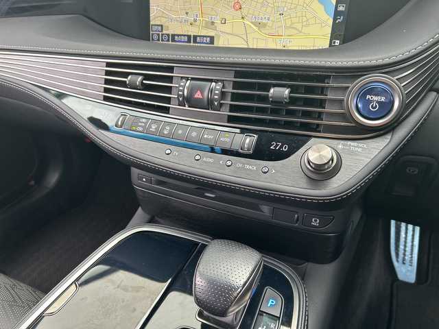 レクサス ＬＳ 500h Fスポーツ 岐阜県 2017(平29)年 3万km ホワイトノーヴァガラスフレーク 登録時走行距離29525km/サンルーフ/純正ディスプレイオーディオ/全方位カメラ/ＥＴＣ２．０/禁煙車/クルーズコントロール/レーンキープアシスト/コーナーセンサー/バックカメラ/ドライブレコーダー/ハーフレザーシート/シートヒーター/エアシート/ステアリングヒーター/純正アルミホイール/純正フロアマット/LEDヘッドライト/オートライト/オートマチックハイビーム/電動リアゲート/ブラインドスポットモニター/プッシュスタート/スマートキー/アイドリングストップ