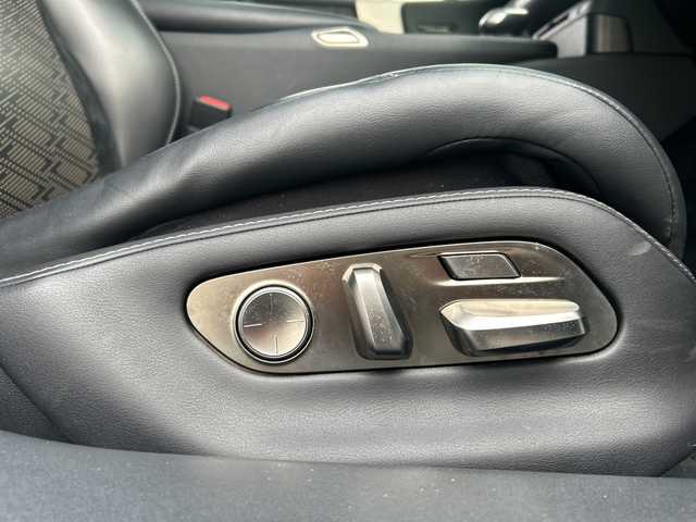 レクサス ＬＳ 500h Fスポーツ 岐阜県 2017(平29)年 3万km ホワイトノーヴァガラスフレーク 登録時走行距離29525km/サンルーフ/純正ディスプレイオーディオ/全方位カメラ/ＥＴＣ２．０/禁煙車/クルーズコントロール/レーンキープアシスト/コーナーセンサー/バックカメラ/ドライブレコーダー/ハーフレザーシート/シートヒーター/エアシート/ステアリングヒーター/純正アルミホイール/純正フロアマット/LEDヘッドライト/オートライト/オートマチックハイビーム/電動リアゲート/ブラインドスポットモニター/プッシュスタート/スマートキー/アイドリングストップ