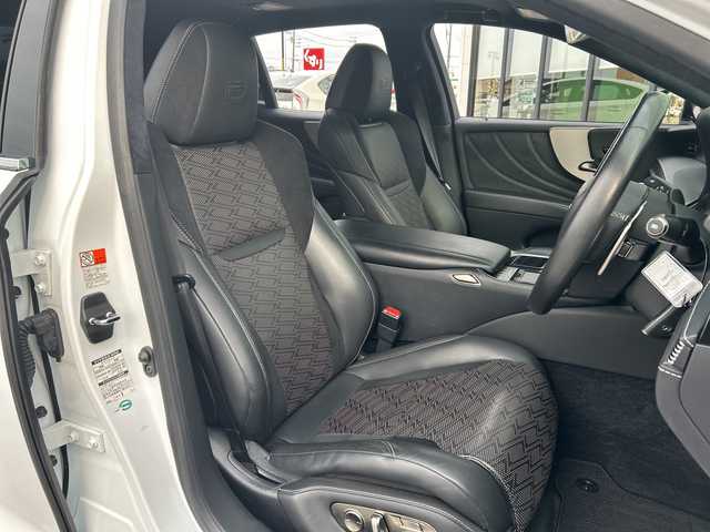 レクサス ＬＳ 500h Fスポーツ 岐阜県 2017(平29)年 3万km ホワイトノーヴァガラスフレーク 登録時走行距離29525km/サンルーフ/純正ディスプレイオーディオ/全方位カメラ/ＥＴＣ２．０/禁煙車/クルーズコントロール/レーンキープアシスト/コーナーセンサー/バックカメラ/ドライブレコーダー/ハーフレザーシート/シートヒーター/エアシート/ステアリングヒーター/純正アルミホイール/純正フロアマット/LEDヘッドライト/オートライト/オートマチックハイビーム/電動リアゲート/ブラインドスポットモニター/プッシュスタート/スマートキー/アイドリングストップ