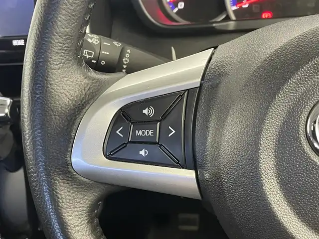 トヨタ タンク カスタムG 埼玉県 2019(平31)年 6.5万km パールホワイトⅢ スマートアシスト３　純正９インチナビ　パノラミックビューモニター　ビルトインＥＴＣ　前後ドライブレコーダー　シートヒーター　ステアリングスイッチ　純正アルミホイール　オートハイビーム　ＬＥＤライト