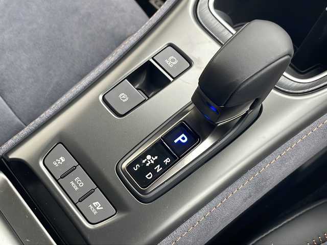 レクサス ＬＢＸ クール 岩手県 2024(令6)年 0.8万km グレーⅡ マークレビンソンサウンドシステム 9.8型ナビ 全周囲C カラーヘッドアップディスプレイ フルセグTV ビルドインETC2.0 アドバンスドパーク AC100Vコンセント 電動ハーフレザーシート シートヒーター ステアヒーター パドルシフト レーダークルーズ BSM 電動リアゲート 純正18AW スマートキー スペアキー