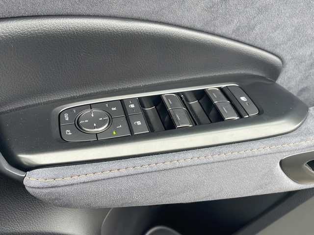 レクサス ＬＢＸ クール 岩手県 2024(令6)年 0.8万km グレーⅡ マークレビンソンサウンドシステム 9.8型ナビ 全周囲C カラーヘッドアップディスプレイ フルセグTV ビルドインETC2.0 アドバンスドパーク AC100Vコンセント 電動ハーフレザーシート シートヒーター ステアヒーター パドルシフト レーダークルーズ BSM 電動リアゲート 純正18AW スマートキー スペアキー