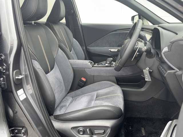 レクサス ＬＢＸ クール 岩手県 2024(令6)年 0.8万km グレーⅡ マークレビンソンサウンドシステム 9.8型ナビ 全周囲C カラーヘッドアップディスプレイ フルセグTV ビルドインETC2.0 アドバンスドパーク AC100Vコンセント 電動ハーフレザーシート シートヒーター ステアヒーター パドルシフト レーダークルーズ BSM 電動リアゲート 純正18AW スマートキー スペアキー