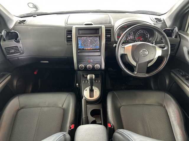 日産 エクストレイル 20X 佐賀県 2012(平24)年 12.2万km ダイヤモンドブラック 社外7インチナビ/フルセグTV/CD/DVD/Bluetooth/バックカメラ　/ダウンヒルアシストコントロール/オートライト/横滑り防止装置/HIDヘッドライト/ハーフレザーシート/全席シートヒーター/ISOFIX対応シート/ETC/４WD/純正フロアマット/純正ドアバイザー/社外17インチアルミホイール/ルーフレール