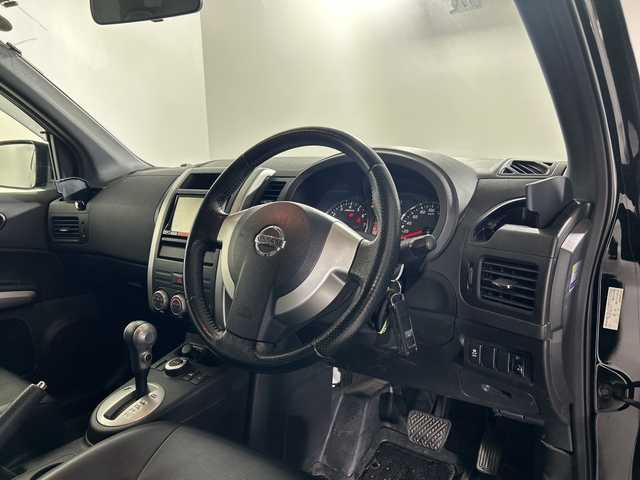 日産 エクストレイル 20X 佐賀県 2012(平24)年 12.2万km ダイヤモンドブラック 社外7インチナビ/フルセグTV/CD/DVD/Bluetooth/バックカメラ　/ダウンヒルアシストコントロール/オートライト/横滑り防止装置/HIDヘッドライト/ハーフレザーシート/全席シートヒーター/ISOFIX対応シート/ETC/４WD/純正フロアマット/純正ドアバイザー/社外17インチアルミホイール/ルーフレール