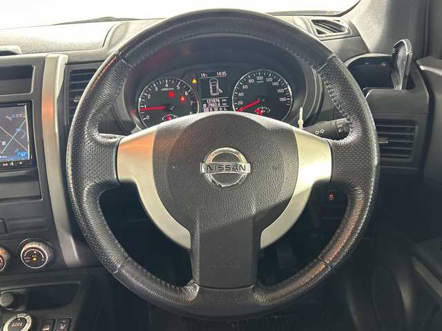 日産 エクストレイル 20X 佐賀県 2012(平24)年 12.2万km ダイヤモンドブラック 社外7インチナビ/フルセグTV/CD/DVD/Bluetooth/バックカメラ　/ダウンヒルアシストコントロール/オートライト/横滑り防止装置/HIDヘッドライト/ハーフレザーシート/全席シートヒーター/ISOFIX対応シート/ETC/４WD/純正フロアマット/純正ドアバイザー/社外17インチアルミホイール/ルーフレール