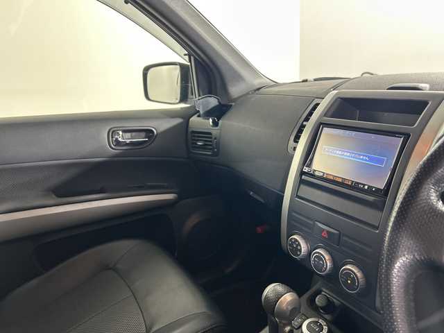 日産 エクストレイル 20X 佐賀県 2012(平24)年 12.2万km ダイヤモンドブラック 社外7インチナビ/フルセグTV/CD/DVD/Bluetooth/バックカメラ　/ダウンヒルアシストコントロール/オートライト/横滑り防止装置/HIDヘッドライト/ハーフレザーシート/全席シートヒーター/ISOFIX対応シート/ETC/４WD/純正フロアマット/純正ドアバイザー/社外17インチアルミホイール/ルーフレール