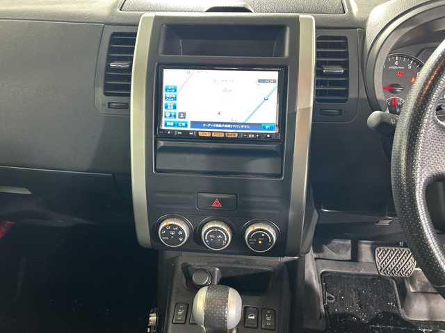 日産 エクストレイル 20X 佐賀県 2012(平24)年 12.2万km ダイヤモンドブラック 社外7インチナビ/フルセグTV/CD/DVD/Bluetooth/バックカメラ　/ダウンヒルアシストコントロール/オートライト/横滑り防止装置/HIDヘッドライト/ハーフレザーシート/全席シートヒーター/ISOFIX対応シート/ETC/４WD/純正フロアマット/純正ドアバイザー/社外17インチアルミホイール/ルーフレール