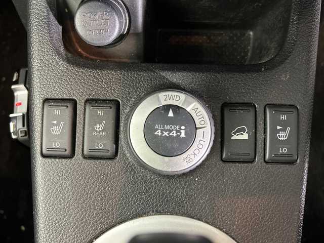 日産 エクストレイル 20X 佐賀県 2012(平24)年 12.2万km ダイヤモンドブラック 社外7インチナビ/フルセグTV/CD/DVD/Bluetooth/バックカメラ　/ダウンヒルアシストコントロール/オートライト/横滑り防止装置/HIDヘッドライト/ハーフレザーシート/全席シートヒーター/ISOFIX対応シート/ETC/４WD/純正フロアマット/純正ドアバイザー/社外17インチアルミホイール/ルーフレール