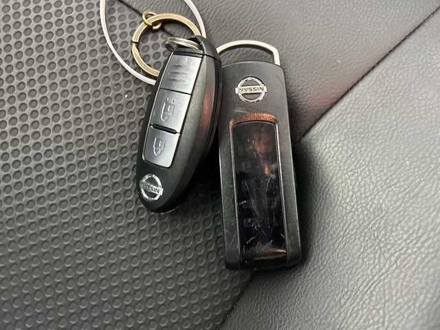 日産 エクストレイル 20X 佐賀県 2012(平24)年 12.2万km ダイヤモンドブラック 社外7インチナビ/フルセグTV/CD/DVD/Bluetooth/バックカメラ　/ダウンヒルアシストコントロール/オートライト/横滑り防止装置/HIDヘッドライト/ハーフレザーシート/全席シートヒーター/ISOFIX対応シート/ETC/４WD/純正フロアマット/純正ドアバイザー/社外17インチアルミホイール/ルーフレール