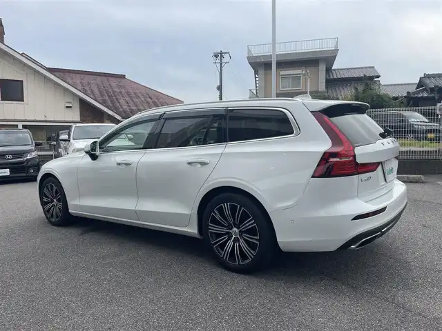 ボルボ Ｖ６０ T5 インスクリプション 愛知県 2018(平30)年 0.3万km パール ワンオーナー/サンルーフ/メーカーナビ(CD/BT/USB/iPod/AM/FM)/フルセグTV/全方位カメラ/harman/kardon/白レザーシート/前席メモリー付きパワーシート/前席エアー/シートヒーター/前後ドラレコ/ETC/ヘッドアップディスプレイ/衝突回避アシスト/駐車アシスト/アダプティブクルーズコントロール/レーンキープアシスト/ブラインドスポットインフォメーションシステム/ロードサインアシスト/クロストラフィックアラート/クリアランスソナー/電動バックドア/電動パーキングブレーキ/オートホールド機能/純正ドアバイザー