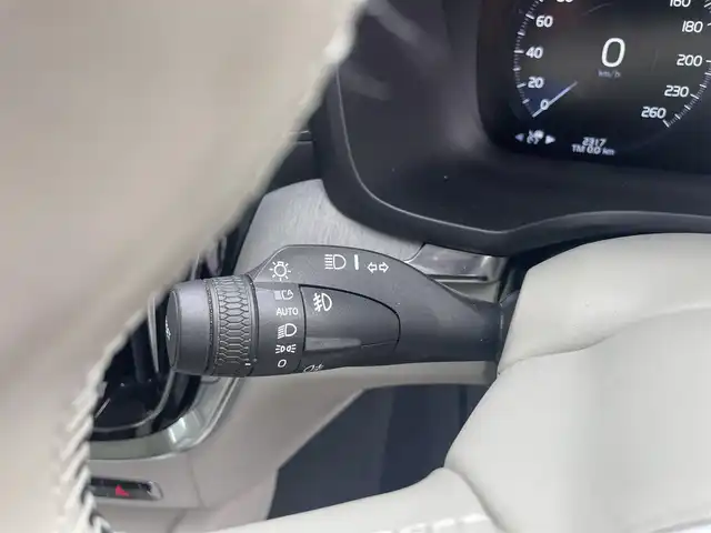 ボルボ Ｖ６０ T5 インスクリプション 愛知県 2018(平30)年 0.3万km パール ワンオーナー/サンルーフ/メーカーナビ(CD/BT/USB/iPod/AM/FM)/フルセグTV/全方位カメラ/harman/kardon/白レザーシート/前席メモリー付きパワーシート/前席エアー/シートヒーター/前後ドラレコ/ETC/ヘッドアップディスプレイ/衝突回避アシスト/駐車アシスト/アダプティブクルーズコントロール/レーンキープアシスト/ブラインドスポットインフォメーションシステム/ロードサインアシスト/クロストラフィックアラート/クリアランスソナー/電動バックドア/電動パーキングブレーキ/オートホールド機能/純正ドアバイザー