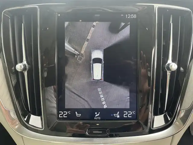 ボルボ Ｖ６０ T5 インスクリプション 愛知県 2018(平30)年 0.3万km パール ワンオーナー/サンルーフ/メーカーナビ(CD/BT/USB/iPod/AM/FM)/フルセグTV/全方位カメラ/harman/kardon/白レザーシート/前席メモリー付きパワーシート/前席エアー/シートヒーター/前後ドラレコ/ETC/ヘッドアップディスプレイ/衝突回避アシスト/駐車アシスト/アダプティブクルーズコントロール/レーンキープアシスト/ブラインドスポットインフォメーションシステム/ロードサインアシスト/クロストラフィックアラート/クリアランスソナー/電動バックドア/電動パーキングブレーキ/オートホールド機能/純正ドアバイザー