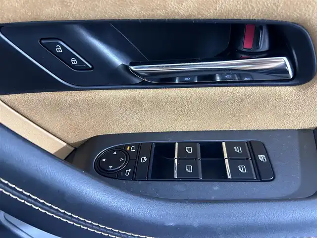 マツダ ＣＸ－６０ XD HV プレミアムスポーツ 佐賀県 2023(令5)年 0.8万km 黒 ４ＷＤ/純正１２．３インチナビ/サンルーフ/ＢＯＳＥプレミアムサウンド/全席シートヒーター/運転席・助手席シートクーラー/ハンドルヒーター/全方位カメラ/衝突被害軽減システム/コーナーセンサー/前後ドライブレコーダー　/追従型クルーズコントロール/レーンキープアシスト/ヘッドアップディスプレイ/電動リアゲート/オートマチックハイビーム/LEDヘッドライト/アップルカープレイ・アンドロイドオート/純正アルミホイール/シートメモリ/SOSコールボタン
