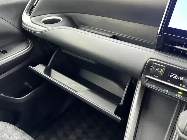 トヨタ ヴォクシー S－Z 宮城県 2022(令4)年 2.1万km ホワイトパールクリスタルシャイン ディスプレイオーディオプラス/・10.5インチ/・車載メモリーナビ/・CD/DVD/・フルセグTV/・USB/HDMI/・AppleCarPlay/AndroidAuto/・ETC2.0/ドライビングサポートパッケージ/・ヘッドアップディスプレイ/・デジタルインナーミラー/ブラインドスポットモニター/＋安心降車アシスト/＋アドバンスドドライブ/＋フロントクロストラフィックアラート/＋レーンチェンジアシスト/＋パーキングサポートブレーキ（後方接近車両）/＝＝＝/セーフティセンス/・プリクラッシュセーフティ/・レーントレーシングアシスト/レーンディパーチャーアラート/・レーダークルーズコントロール/・オートマチックハイビーム/・ロードサインアシスト/・ドライバー異常時対応システム/・プロアクティブドライビングアシスト/・発進遅れ告知機能/パーキングサポートブレーキ/バックカメラ/ドライブレコーダー/両側パワースライドドア/ハーフレザーシート/シートヒーター/電動パーキングブレーキ/ブレーキホールド/LEDヘッドランプ/純正17インチAW