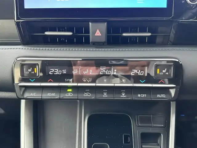 トヨタ ヴォクシー S－Z 宮城県 2022(令4)年 2.1万km ホワイトパールクリスタルシャイン ディスプレイオーディオプラス/・10.5インチ/・車載メモリーナビ/・CD/DVD/・フルセグTV/・USB/HDMI/・AppleCarPlay/AndroidAuto/・ETC2.0/ドライビングサポートパッケージ/・ヘッドアップディスプレイ/・デジタルインナーミラー/ブラインドスポットモニター/＋安心降車アシスト/＋アドバンスドドライブ/＋フロントクロストラフィックアラート/＋レーンチェンジアシスト/＋パーキングサポートブレーキ（後方接近車両）/＝＝＝/セーフティセンス/・プリクラッシュセーフティ/・レーントレーシングアシスト/レーンディパーチャーアラート/・レーダークルーズコントロール/・オートマチックハイビーム/・ロードサインアシスト/・ドライバー異常時対応システム/・プロアクティブドライビングアシスト/・発進遅れ告知機能/パーキングサポートブレーキ/バックカメラ/ドライブレコーダー/両側パワースライドドア/ハーフレザーシート/シートヒーター/電動パーキングブレーキ/ブレーキホールド/LEDヘッドランプ/純正17インチAW