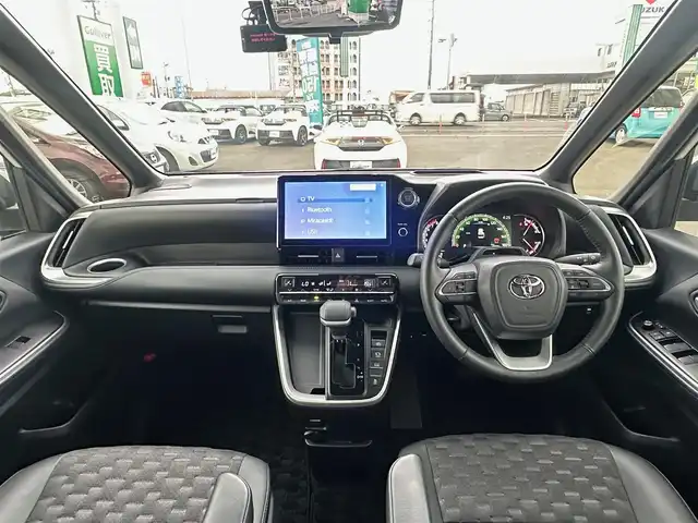 トヨタ ヴォクシー S－Z 宮城県 2022(令4)年 2.1万km ホワイトパールクリスタルシャイン ディスプレイオーディオプラス/・10.5インチ/・車載メモリーナビ/・CD/DVD/・フルセグTV/・USB/HDMI/・AppleCarPlay/AndroidAuto/・ETC2.0/ドライビングサポートパッケージ/・ヘッドアップディスプレイ/・デジタルインナーミラー/ブラインドスポットモニター/＋安心降車アシスト/＋アドバンスドドライブ/＋フロントクロストラフィックアラート/＋レーンチェンジアシスト/＋パーキングサポートブレーキ（後方接近車両）/＝＝＝/セーフティセンス/・プリクラッシュセーフティ/・レーントレーシングアシスト/レーンディパーチャーアラート/・レーダークルーズコントロール/・オートマチックハイビーム/・ロードサインアシスト/・ドライバー異常時対応システム/・プロアクティブドライビングアシスト/・発進遅れ告知機能/パーキングサポートブレーキ/バックカメラ/ドライブレコーダー/両側パワースライドドア/ハーフレザーシート/シートヒーター/電動パーキングブレーキ/ブレーキホールド/LEDヘッドランプ/純正17インチAW