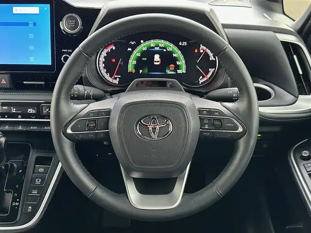 トヨタ ヴォクシー S－Z 宮城県 2022(令4)年 2.1万km ホワイトパールクリスタルシャイン ディスプレイオーディオプラス/・10.5インチ/・車載メモリーナビ/・CD/DVD/・フルセグTV/・USB/HDMI/・AppleCarPlay/AndroidAuto/・ETC2.0/ドライビングサポートパッケージ/・ヘッドアップディスプレイ/・デジタルインナーミラー/ブラインドスポットモニター/＋安心降車アシスト/＋アドバンスドドライブ/＋フロントクロストラフィックアラート/＋レーンチェンジアシスト/＋パーキングサポートブレーキ（後方接近車両）/＝＝＝/セーフティセンス/・プリクラッシュセーフティ/・レーントレーシングアシスト/レーンディパーチャーアラート/・レーダークルーズコントロール/・オートマチックハイビーム/・ロードサインアシスト/・ドライバー異常時対応システム/・プロアクティブドライビングアシスト/・発進遅れ告知機能/パーキングサポートブレーキ/バックカメラ/ドライブレコーダー/両側パワースライドドア/ハーフレザーシート/シートヒーター/電動パーキングブレーキ/ブレーキホールド/LEDヘッドランプ/純正17インチAW