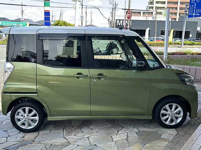 日産 デイズ ルークス ハイウェイスターX 静岡県 2020(令2)年 2.4万km ホワイトソリッド/プレミアムオリーブM 純正ナビ/・アラウンドビューモニター/・Bluetooth/・フルセグTV/・CD/DVD/・SD/主要装備/・プッシュスタート/・ドライブレコーダー/・ETC車載器/・片側パワースライドドア/・衝突被害軽減システム/・レーンキープアシスト/・オートマチックハイビーム/・アイドリングストップ/・純正ＡＷ/・純正フロアマット/・LEDヘッドライト/・スマートキー