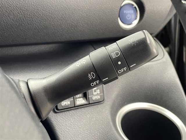 トヨタ シエンタ ハイブリッド ファンベースG 広島県 2020(令2)年 7.5万km ブラックマイカ モデリスタエアロ/Toyota Safety Sense（衝突回避支援パッケージ）/・プリクラッシュセーフティ（歩行者検知機能付き）/・レーンディパーチャーアラート（車線逸脱警報）/・オートマチックハイビーム/・先行車発進告知機能/・インテリジェントクリアランスソナー（パーキングサポートブレーキ）/社外ナビ/（CD/DVD/Bluetooth/フルセグTV/FM/AM）/パノラミックビューモニター/ビルトインETC/ドライブレコーダー/クルーズコントロール/前席シートヒーター/ステアリングヒーター/革調シートカバー/AC100V電源/プッシュスタート/スマートキー/LEDヘッドライト/純正フロアマット