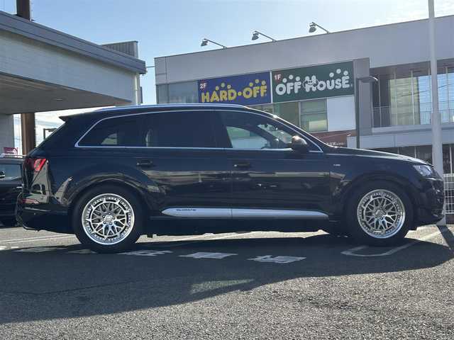 アウディ Ｑ７ 3.0TFSI クワトロ Sライン PKG 長崎県 2016(平28)年 12.8万km ディープブラックパールエフェクト 純正ナビ（FM/AM/BT/TV/CD）/プッシュスタート/スマートキー×2/パドルシフト/フルタイム4WD/スーパーチャージャー/WORK20インチアルミホイール/純正フロアマット/レザーシート/DN席パワーシート/DN席＋2列目シートヒーター/電動格納サードシート/電動リアゲート/前方ドライブレコーダー/全方位カメラ/オートライト/パーキングアシスト/ABS/衝突被害軽減システム/前後コーナーセンサー/取扱説明書/記録簿/保証書
