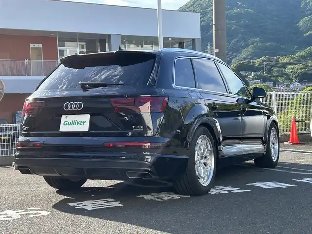 アウディ Ｑ７ 3.0TFSI クワトロ Sライン PKG 長崎県 2016(平28)年 12.8万km ディープブラックパールエフェクト 純正ナビ（FM/AM/BT/TV/CD）/プッシュスタート/スマートキー×2/パドルシフト/フルタイム4WD/スーパーチャージャー/WORK20インチアルミホイール/純正フロアマット/レザーシート/DN席パワーシート/DN席＋2列目シートヒーター/電動格納サードシート/電動リアゲート/前方ドライブレコーダー/全方位カメラ/オートライト/パーキングアシスト/ABS/衝突被害軽減システム/前後コーナーセンサー/取扱説明書/記録簿/保証書