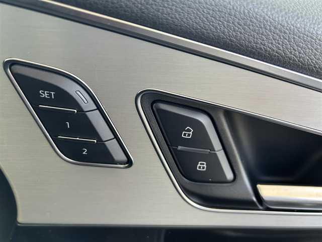 アウディ Ｑ７ 3.0TFSI クワトロ Sライン PKG 長崎県 2016(平28)年 12.8万km ディープブラックパールエフェクト 純正ナビ（FM/AM/BT/TV/CD）/プッシュスタート/スマートキー×2/パドルシフト/フルタイム4WD/スーパーチャージャー/WORK20インチアルミホイール/純正フロアマット/レザーシート/DN席パワーシート/DN席＋2列目シートヒーター/電動格納サードシート/電動リアゲート/前方ドライブレコーダー/全方位カメラ/オートライト/パーキングアシスト/ABS/衝突被害軽減システム/前後コーナーセンサー/取扱説明書/記録簿/保証書