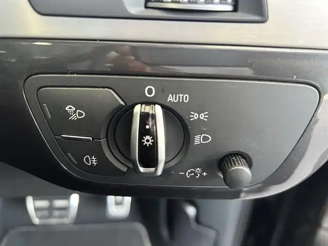 アウディ Ｑ７ 3.0TFSI クワトロ Sライン PKG 長崎県 2016(平28)年 12.8万km ディープブラックパールエフェクト 純正ナビ（FM/AM/BT/TV/CD）/プッシュスタート/スマートキー×2/パドルシフト/フルタイム4WD/スーパーチャージャー/WORK20インチアルミホイール/純正フロアマット/レザーシート/DN席パワーシート/DN席＋2列目シートヒーター/電動格納サードシート/電動リアゲート/前方ドライブレコーダー/全方位カメラ/オートライト/パーキングアシスト/ABS/衝突被害軽減システム/前後コーナーセンサー/取扱説明書/記録簿/保証書