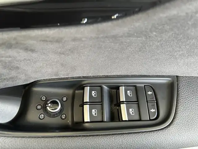 アウディ Ｑ７ 3.0TFSI クワトロ Sライン PKG 長崎県 2016(平28)年 12.8万km ディープブラックパールエフェクト 純正ナビ（FM/AM/BT/TV/CD）/プッシュスタート/スマートキー×2/パドルシフト/フルタイム4WD/スーパーチャージャー/WORK20インチアルミホイール/純正フロアマット/レザーシート/DN席パワーシート/DN席＋2列目シートヒーター/電動格納サードシート/電動リアゲート/前方ドライブレコーダー/全方位カメラ/オートライト/パーキングアシスト/ABS/衝突被害軽減システム/前後コーナーセンサー/取扱説明書/記録簿/保証書
