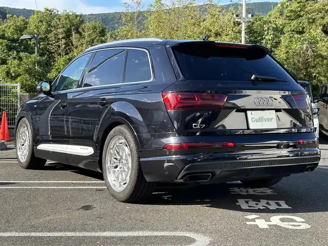 アウディ Ｑ７ 3.0TFSI クワトロ Sライン PKG 長崎県 2016(平28)年 12.8万km ディープブラックパールエフェクト 純正ナビ（FM/AM/BT/TV/CD）/プッシュスタート/スマートキー×2/パドルシフト/フルタイム4WD/スーパーチャージャー/WORK20インチアルミホイール/純正フロアマット/レザーシート/DN席パワーシート/DN席＋2列目シートヒーター/電動格納サードシート/電動リアゲート/前方ドライブレコーダー/全方位カメラ/オートライト/パーキングアシスト/ABS/衝突被害軽減システム/前後コーナーセンサー/取扱説明書/記録簿/保証書