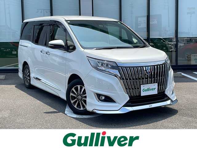 トヨタ エスクァイア ハイブリッド Gi 岐阜県 2020(令2)年 4.8万km ホワイトパールクリスタルシャイン 登録時走行距離：47514km/ワンオーナー/モデリスタエアロ/純正SDナビ（NSZT-Y68）/CD・フルセグテレビ（キャンセラー付き）・AM・FM・BT・USB/バックカメラ/フリップダウンモニター/クルーズコントロール/ビルトインETC/前席シートヒーター/前後ドライブレコーダー/パーキングサポートブレーキ/クリアランスソナー/先行車発進告知/レーンディパーチャーアラート/両側パワースライドドア/オートライト/オートハイビーム/ステアリングスイッチ/電動格納ウィンカーミラー/純正フロアマット/スタッドレスタイヤ車載/保証書/取扱説明書/スペアキー