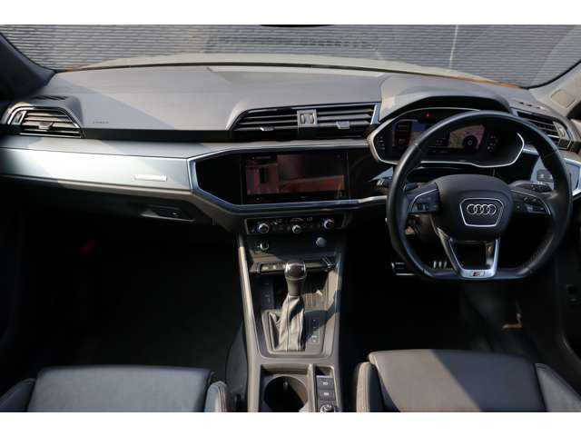 アウディ Ｑ３ SB 35TFSI Sライン 大分県 2020(令2)年 6万km グレー クロノスグレーメタリック（LX7G）/スペアキー1本/保証書/取扱説明書/アダクティブクルーズコントロール/パーキングセンサー/Ａｕｄｉサイドアシスト/ドライブモセレクト/オールウェザーライト/レインセンサー/電動格納ミラー/純正ナビ/CarPlay/全方位カメラ/社外ドラレコ（全方位）/ワイヤレス充電/フットオープナー/アンビエントライト/純正フロアマット/純正１９インチアルミホイール
