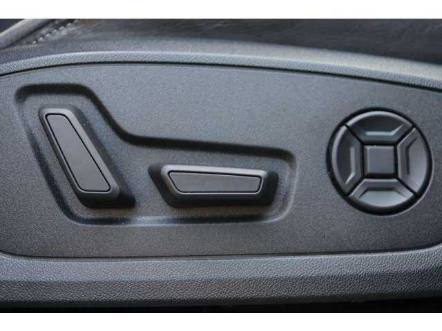アウディ Ｑ３ SB 35TFSI Sライン 大分県 2020(令2)年 6万km グレー クロノスグレーメタリック（LX7G）/スペアキー1本/保証書/取扱説明書/アダクティブクルーズコントロール/パーキングセンサー/Ａｕｄｉサイドアシスト/ドライブモセレクト/オールウェザーライト/レインセンサー/電動格納ミラー/純正ナビ/CarPlay/全方位カメラ/社外ドラレコ（全方位）/ワイヤレス充電/フットオープナー/アンビエントライト/純正フロアマット/純正１９インチアルミホイール