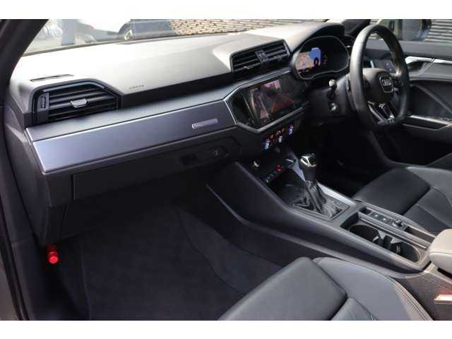 アウディ Ｑ３ SB 35TFSI Sライン 大分県 2020(令2)年 6万km グレー クロノスグレーメタリック（LX7G）/スペアキー1本/保証書/取扱説明書/アダクティブクルーズコントロール/パーキングセンサー/Ａｕｄｉサイドアシスト/ドライブモセレクト/オールウェザーライト/レインセンサー/電動格納ミラー/純正ナビ/CarPlay/全方位カメラ/社外ドラレコ（全方位）/ワイヤレス充電/フットオープナー/アンビエントライト/純正フロアマット/純正１９インチアルミホイール