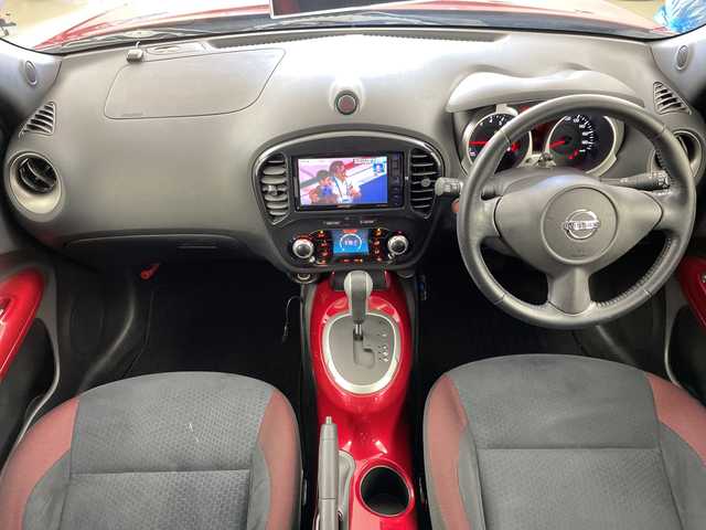 日産 ジューク 16GT FOUR タイプV 道央・札幌 2014(平26)年 5.7万km ラディアントレッド ・4WD/・社外SDナビ/・フルセグTV/BT/CD/DVD/・バックカメラ/・オートライト/キセノンライト/・前後ドライブレコーダー/・社外アルミ付き冬タイヤ積込/・横滑り防止機能/・スペアキー１本/・ETC