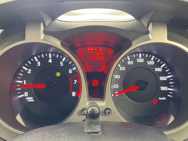 日産 ジューク 16GT FOUR タイプV 道央・札幌 2014(平26)年 5.7万km ラディアントレッド ・4WD/・社外SDナビ/・フルセグTV/BT/CD/DVD/・バックカメラ/・オートライト/キセノンライト/・前後ドライブレコーダー/・社外アルミ付き冬タイヤ積込/・横滑り防止機能/・スペアキー１本/・ETC