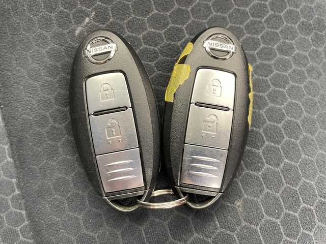 日産 ジューク 16GT FOUR タイプV 道央・札幌 2014(平26)年 5.7万km ラディアントレッド ・4WD/・社外SDナビ/・フルセグTV/BT/CD/DVD/・バックカメラ/・オートライト/キセノンライト/・前後ドライブレコーダー/・社外アルミ付き冬タイヤ積込/・横滑り防止機能/・スペアキー１本/・ETC