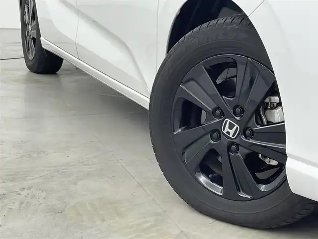 ホンダ フリード ハイブリット G ブラックスタイル 福岡県 2023(令5)年 3.2万km プラチナホワイトパール 純正ナビ　/バックカメラ　/ＥＴＣ　/アダプティブクルコン　/ホンダセンシング　/衝突被害軽減　/レーンキープ　/先行車発進お知らせ　/標識認識機能　/両側電動スライドドア　/シートヒーター　/純正１５インチＡＷ　/ＬＥＤヘッドライト