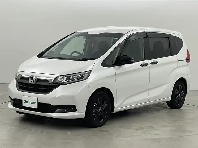 ホンダ フリード ハイブリット G ブラックスタイル 福岡県 2023(令5)年 3.2万km プラチナホワイトパール 純正ナビ　/バックカメラ　/ＥＴＣ　/アダプティブクルコン　/ホンダセンシング　/衝突被害軽減　/レーンキープ　/先行車発進お知らせ　/標識認識機能　/両側電動スライドドア　/シートヒーター　/純正１５インチＡＷ　/ＬＥＤヘッドライト