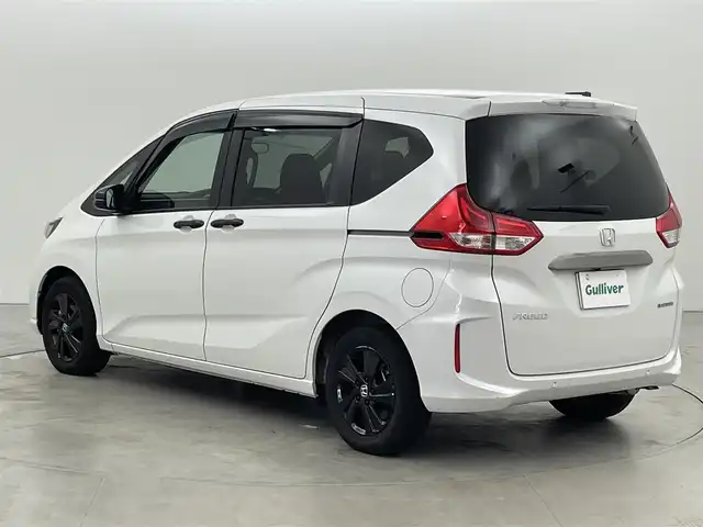 ホンダ フリード ハイブリット G ブラックスタイル 福岡県 2023(令5)年 3.2万km プラチナホワイトパール 純正ナビ　/バックカメラ　/ＥＴＣ　/アダプティブクルコン　/ホンダセンシング　/衝突被害軽減　/レーンキープ　/先行車発進お知らせ　/標識認識機能　/両側電動スライドドア　/シートヒーター　/純正１５インチＡＷ　/ＬＥＤヘッドライト
