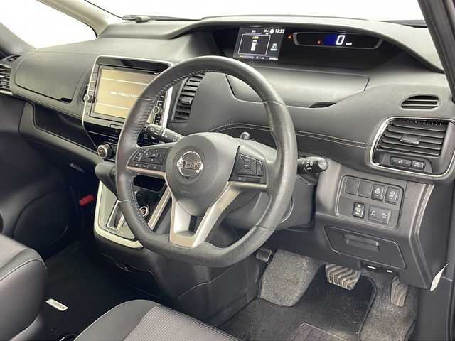 日産 セレナ ハイウェイスターVセレクションⅡ 道央・札幌 2019(平31)年 6.1万km ダイヤモンドブラック ・4WD/・ワンオーナー/・純正9インチナビ&CD&DVD&BD&USB&AUX&SD&フルセグTV/・アラウンドビューモニター/・両側パワースライドドア/・クルーズコントロール/・インテリジェントパーキングアシスト/・エマージェンシーブレーキ/・アイドリングストップ/・前席シートヒーター/・ステアリングヒーター/・ETC/・純正フロアマット/・LEDヘッドライト/・オートライト/・スマートキー/・スペアキー/・純正エンジンスターター/・保証書/・取扱説明書
