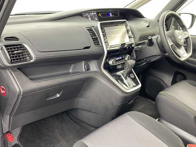 日産 セレナ ハイウェイスターVセレクションⅡ 道央・札幌 2019(平31)年 6.1万km ダイヤモンドブラック ・4WD/・ワンオーナー/・純正9インチナビ&CD&DVD&BD&USB&AUX&SD&フルセグTV/・アラウンドビューモニター/・両側パワースライドドア/・クルーズコントロール/・インテリジェントパーキングアシスト/・エマージェンシーブレーキ/・アイドリングストップ/・前席シートヒーター/・ステアリングヒーター/・ETC/・純正フロアマット/・LEDヘッドライト/・オートライト/・スマートキー/・スペアキー/・純正エンジンスターター/・保証書/・取扱説明書