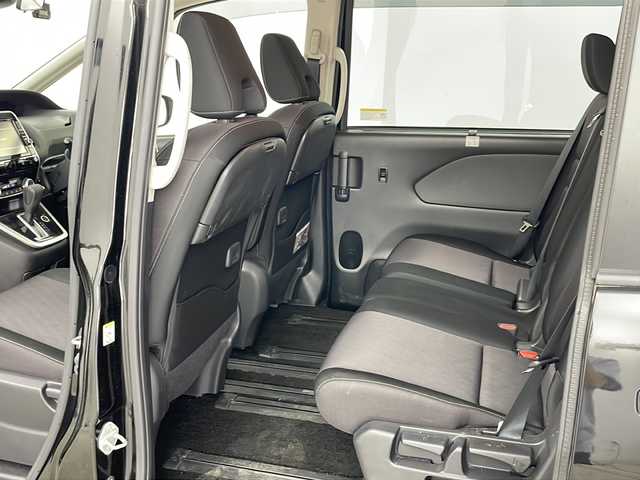 日産 セレナ ハイウェイスターVセレクションⅡ 道央・札幌 2019(平31)年 6.1万km ダイヤモンドブラック ・4WD/・ワンオーナー/・純正9インチナビ&CD&DVD&BD&USB&AUX&SD&フルセグTV/・アラウンドビューモニター/・両側パワースライドドア/・クルーズコントロール/・インテリジェントパーキングアシスト/・エマージェンシーブレーキ/・アイドリングストップ/・前席シートヒーター/・ステアリングヒーター/・ETC/・純正フロアマット/・LEDヘッドライト/・オートライト/・スマートキー/・スペアキー/・純正エンジンスターター/・保証書/・取扱説明書