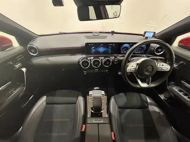 メルセデス・ベンツ Ａ１８０ スタイル AMGライン 熊本県 2020(令2)年 1.7万km ジュピターレッド ・純正ナビ/・CarPlay/・Bluetooth/・フルセグTV/・バックカメラ/・コーナーセンサー/・アダプティブクルーズコントロール/・ETC2.0/・前後ドライブレコーダー/・ハーフレザーシート/・前席シートヒーター/・アクティブハンドルアシスト/・アクティブレーンアシスト/・道路標識アシスト/・アクティブブレーキアシスト/・ブラインドスポットモニター/・ＬＥＤヘッドライト/・レーダー探知機/・ジュピターレッド